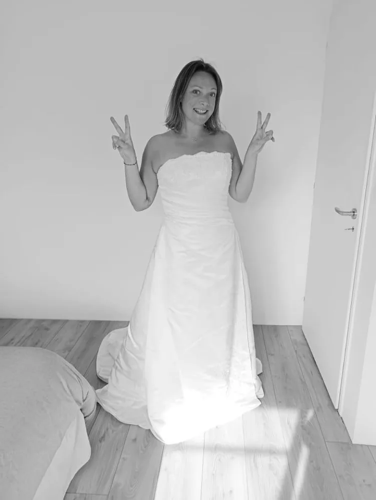 La même cliente, plusieurs mois plus tard, en robe de mariée